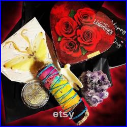 Boîte cadeau Oddity de la Saint-Valentin Chocolats, Mante orchidée, Bâton d encens rose, Cristal d améthyste, Pièce de divination, Vertèbres, Boîte en fer blanc