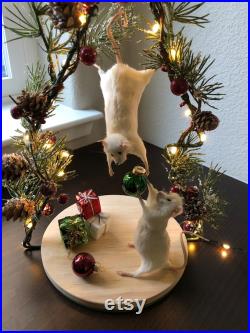 Centre de table de l arbre de Noël et taxidermie de la souris souris