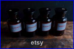 Collection de quatre bouteilles en verre APOTHICAIRE chimiste pots étiqueté Cabinet de curiosités