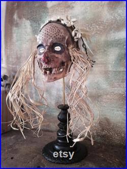 Crâne Asmat sur bois tourné,replique, replica, cabinet de curiosités, oddities, human skull fake