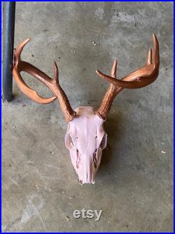 Crâne de cerf peint rose et bronze fait main HomeLiving Décor