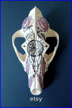 Crâne de renard peint à la main motif tatouage mystique attrape-rêves, roses et étoiles