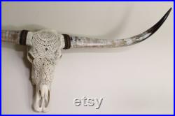 Crâne gravé, crâne rustique, crâne de buffle d eau avec cornes pulmonaires, décoration intérieure, motif tribal Boho avec de vraies cornes pulmonaires
