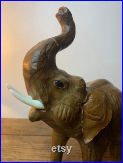 Éléphant en cuir vintage