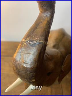 Éléphant en cuir vintage