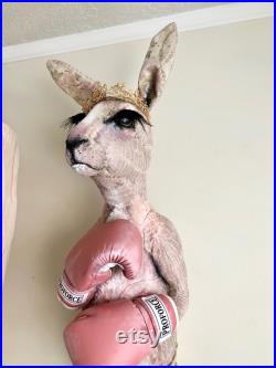 FAIT sur commande rose kangourou de boxe Taxidermie faux Rose art de filles gants de boxe tiare Australie art mural décor de crèche