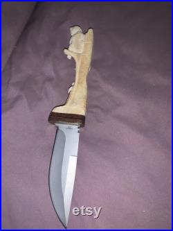 Jolie couteau fait à la main sculpter dans une corne d origlal véritable