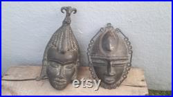 Lot de 2 masques de type YOHOURE en bronze Lot de 2 masques de type YOHOURE en bronze