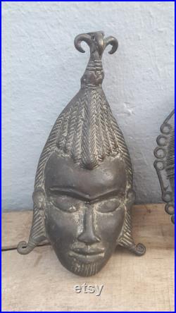 Lot de 2 masques de type YOHOURE en bronze Lot de 2 masques de type YOHOURE en bronze