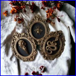 Lot de trois ex-voto sacré c ur décoration gothique collection cabinet de curiosités taxidermie insecte sous cloche halloween sorcellerie