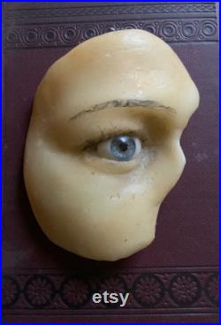 Moulage médical en cire antique Prothèse faciale avec il de verre Gothique Cabinet de curiosité Bizarrerie Cabinet de curiosité