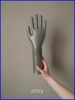 Moule à gants vintage en fonte d'aluminium curiosité objet de décoration industrielle objet industriel rétro design métal argenté