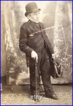 Rare Antique Victorian Carte De Visite CDV Photo d'un Gentleman atteint du syndrome de Toulouse-Lautrec