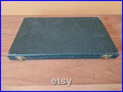 Rare lot de 50 prothèses oculaires anciennes Dans son coffret d'origine Couleurs bleues et vertes Rare lot de 50 prothèses oculaires anciennes Dans son coffret d'origine Couleurs bleues et vertes
