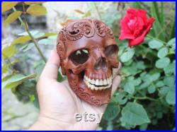 Sculpter le crâne humain, réplique du crâne humain avec sculpture.