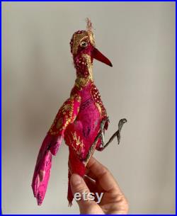 Sculpture oiseau soie antique indienne,oiseau papier mâche, objet de curiosité, fausse taxidermie, creation textile, beytFrance