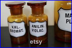 Serie de 7 pots ou flacons en verre marron de pharmacie ou apothicaire