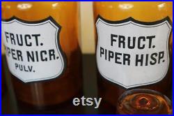 Serie de 7 pots ou flacons en verre marron de pharmacie ou apothicaire