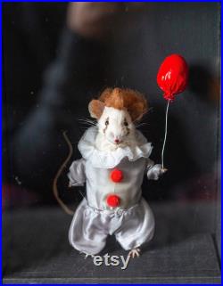 Shadowbox Taxidermy Mouse Pennywise It Stephen King Derry Nous flottons tous ici