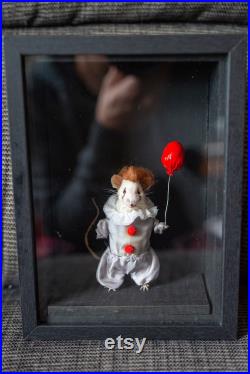 Shadowbox Taxidermy Mouse Pennywise It Stephen King Derry Nous flottons tous ici