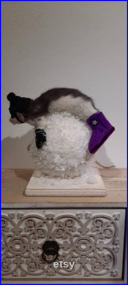 Taxidermie Rat Scène de neige faisant boule de neige anthropomorphique hiver merveilleux cadeau enneigé