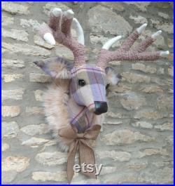 Tweed tête de cerf faux taxidermie lavande, lilas et olive plaid à carreaux tissu fait à la main trophée de cerf mural
