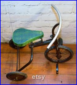 années 1960 chids jouet pédale vintage tricycle cycle vélo ancien antique triang industriel ancien enfant décor trike
