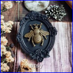 ex-voto décoration murale insecte abeille papillon mariage bohème serpent gothique cabinet de curiosités taxidermie sous cloche halloween